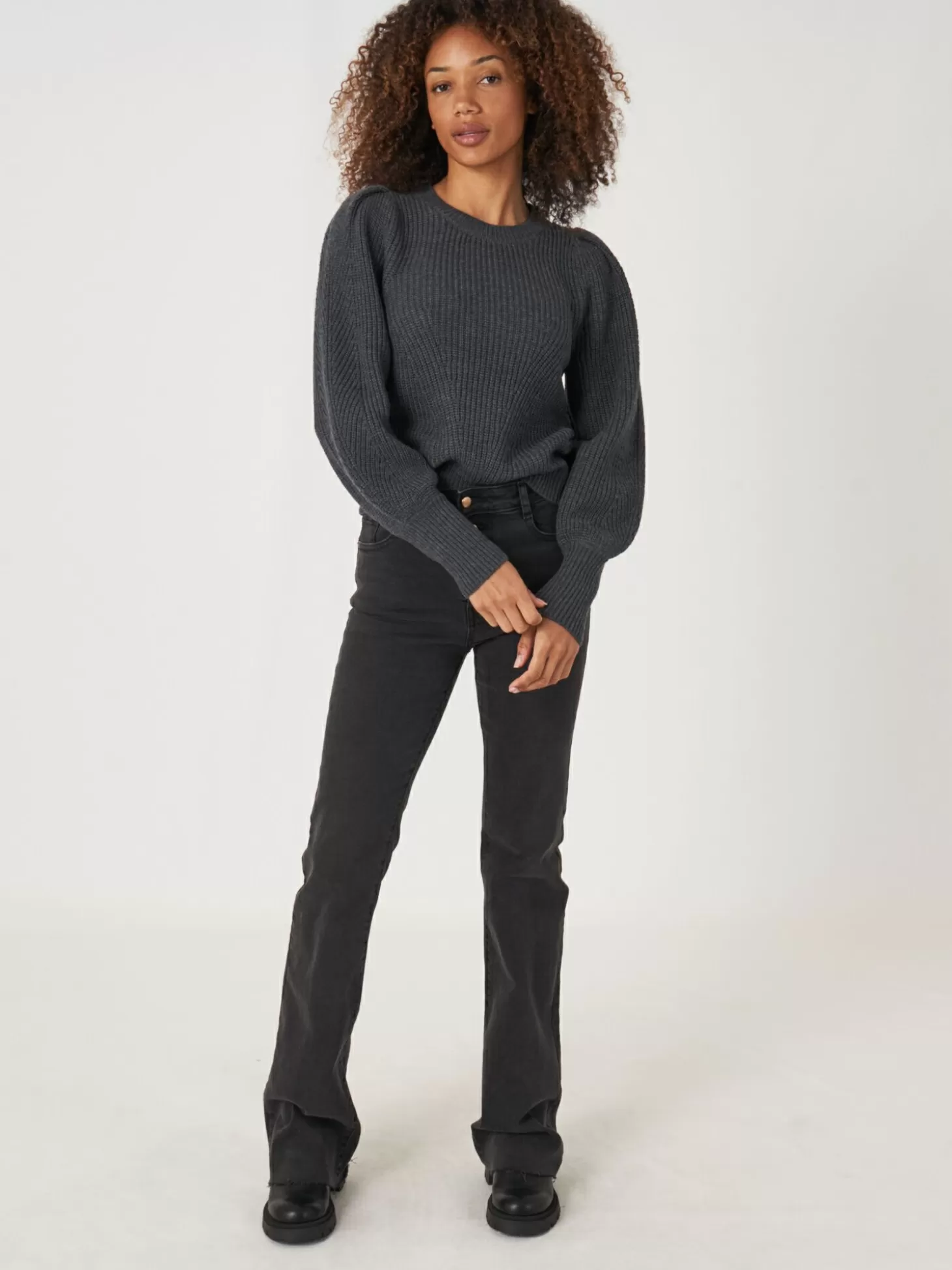 REPEAT cashmere Pull En Maille Cotelee A Details Plisses Aux Epaules En Laine Merinos Dark Grey Shop