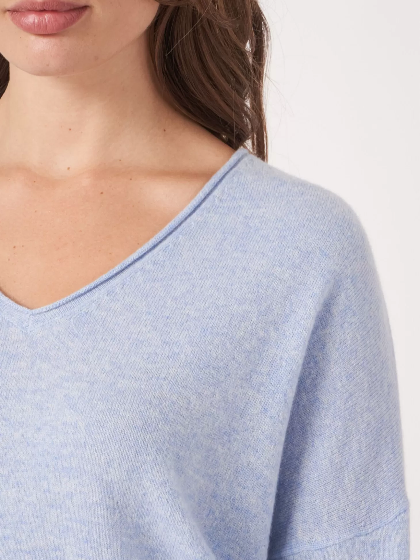 REPEAT cashmere Pull Oversize En Cachemire Biologique A Col En V Sky Best Sale